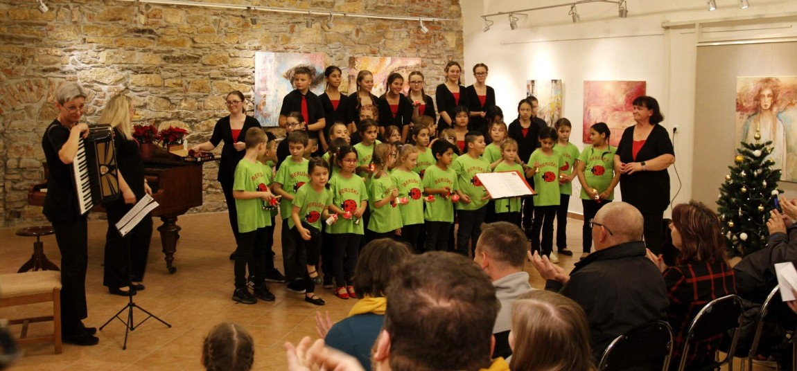 ŠŤASTNÉ A VESELÉ: Vánoční koncert dětských pěveckých sborů