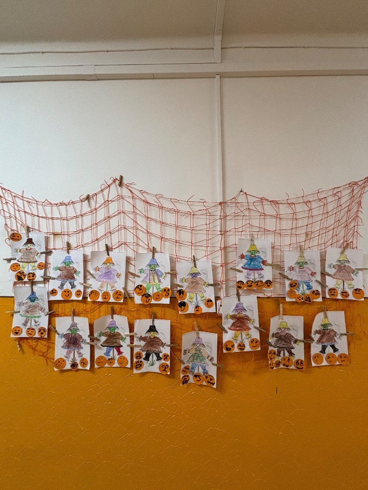 Halloweenské výzdoba ve školní družině a přípravné třídě